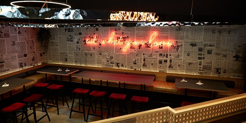 LOCATION gleich am Ausgang der S-Bahn/U-Bahn 