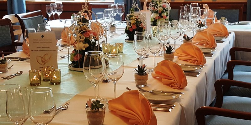 Hotel-restaurant with offices and meeting rooms