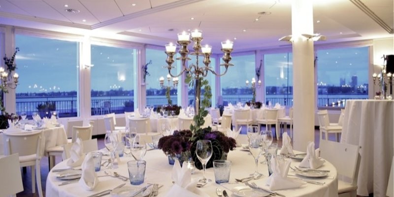 Lounge direkt an der Alster