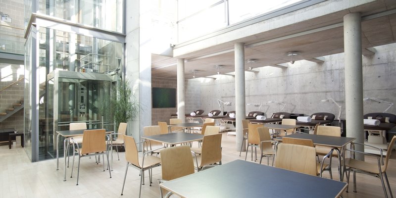 Lichtdurchflutete Designräume mit Atrium