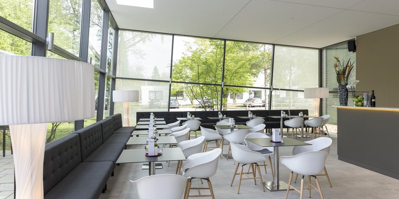 Film canteen and bar with a glass front, Grünwald