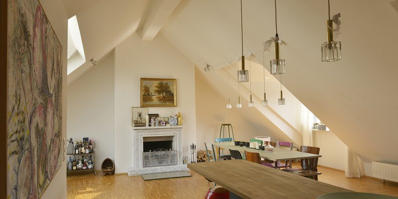 Loft in the DG with a fireplace and design classics