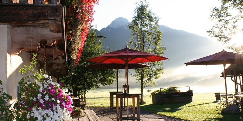 Mittelalterlicher Bergbauernhof - Herbststimmung 