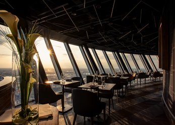 Revolving restaurant-bar with view over Düsseldorf