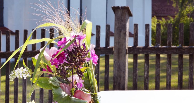 Hofgut m. Hall, chapel, enchanted garden