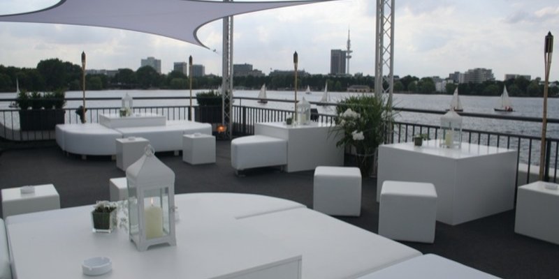 Lounge direkt an der Alster
