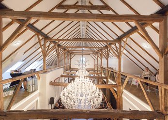 Gutshof mit reovierter Tenne, Kronleuchter Gutshof mit reovierter Tenne, Kronleuchter