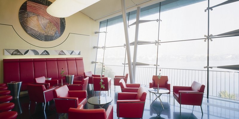 Hotel im Art+Tech-Stil mit Skybar