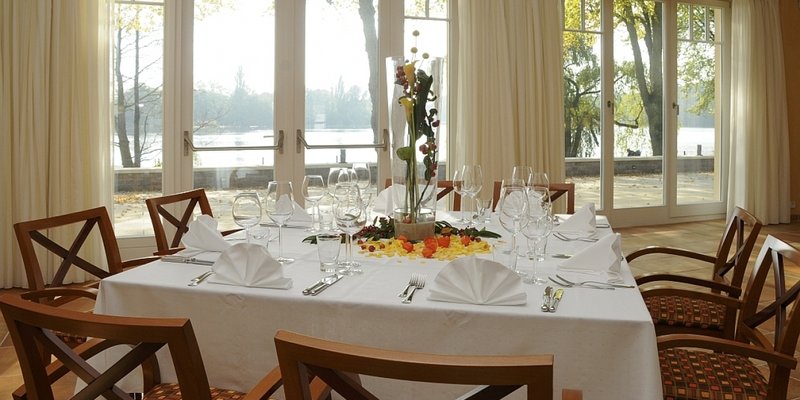 Schönes Rest. mit Seeblick