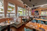 Kymata Modern - Light-filled dining area at Kymata Modern – a stylish setting for company celebrations in Munich.