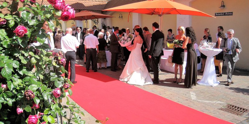 Location with arches and wedding fountain Location with arches and wedding fountain