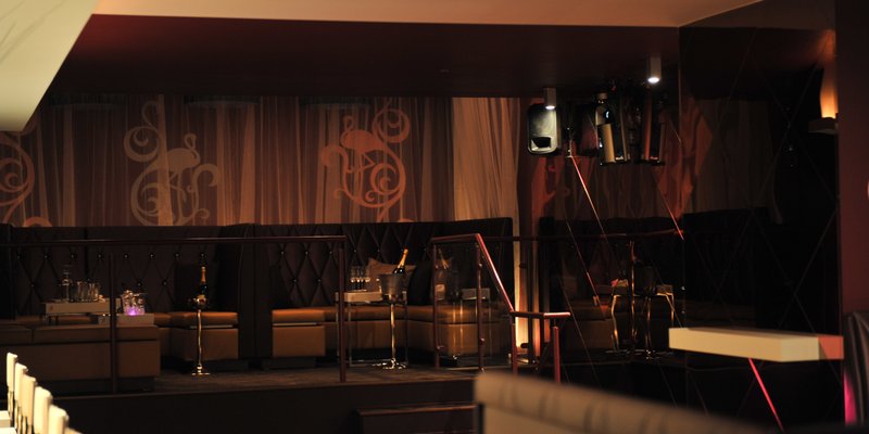 Club in lila/sandfarbenem Samt, Satin, Leder