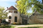 Burgruine mit Saal, Holzofen und Kapelle