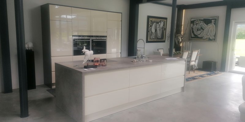 Kunsthaus with a view of the mountains