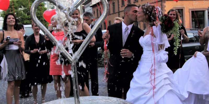 Location with arches and wedding fountain Location with arches and wedding fountain