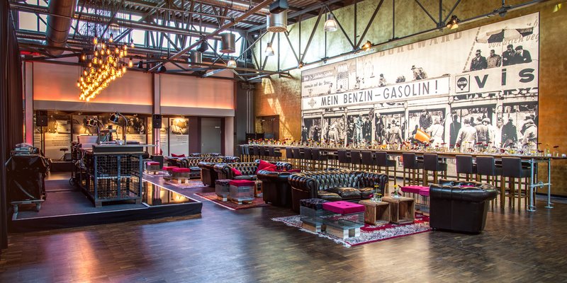 Mehrzweckhalle mit Bezug zu Automobilen