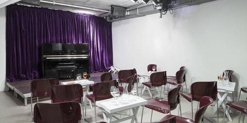 Kleine Location nahe der Oper, zwei Etagen