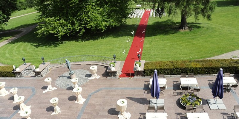 Schloß mit unendlichen Möglichkeiten - Die Untere Schloßterrasse