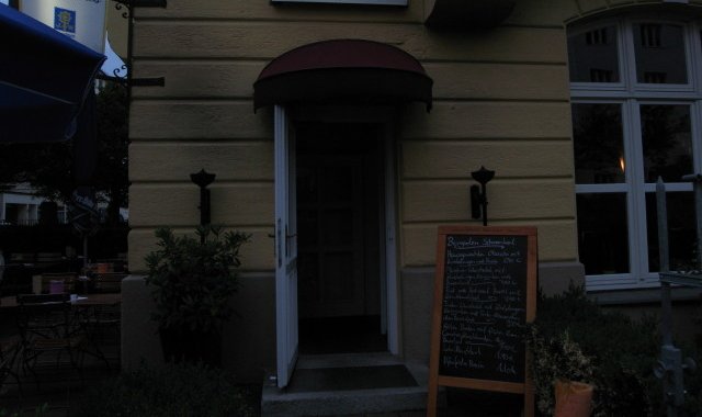 Restaurant mit charmanter Holzvertäfelung