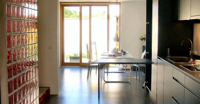 Atelier-Doppelhaus in zeitgenöss. Stil