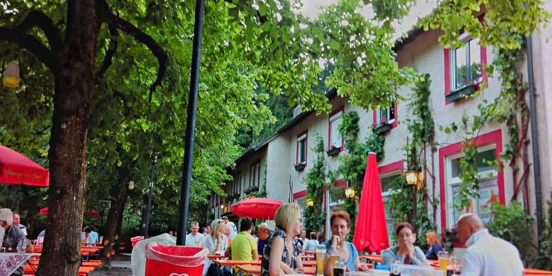 Hostel + events + beer garden in Munich West