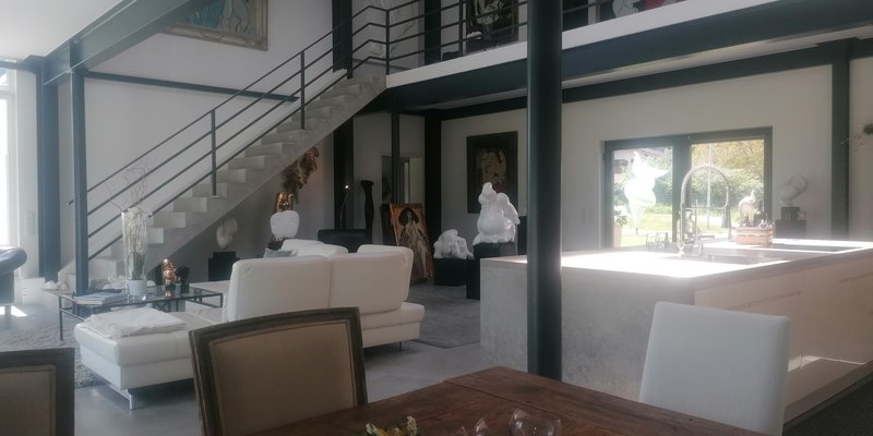 Kunsthaus with a view of the mountains