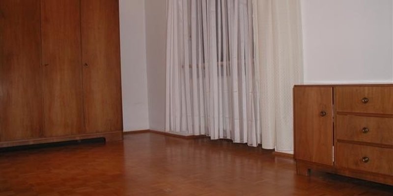 Einfam.-Haus m. Garten u. Teich