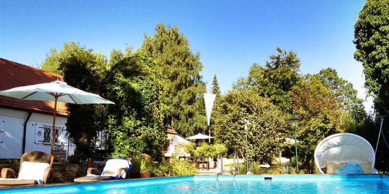 Idyllic country estate with a 20,000 m² Park