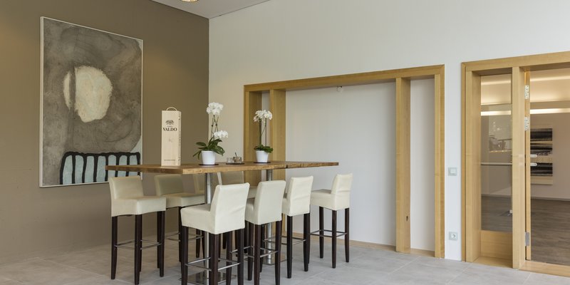 Film canteen and bar with a glass front, Grünwald