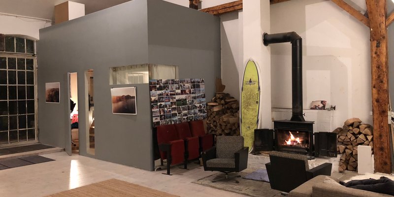 Loft mit hohen Decken und Holzboden in Köln