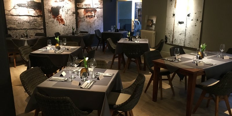 Restaurant with show kitchen