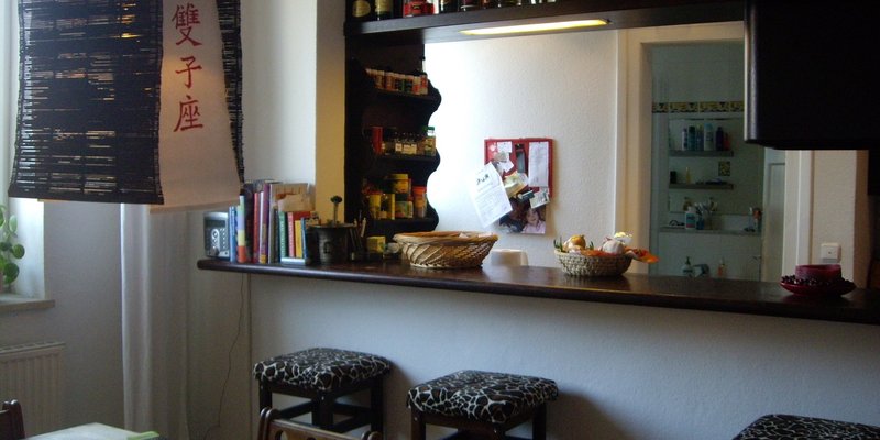 Kreative Münchner Wohnung - Küche/ Winkel vom Tisch aus