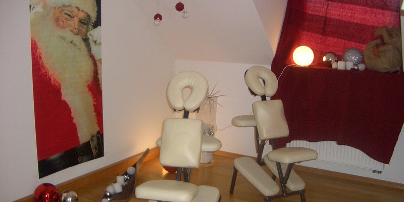 Mobile massage lounge for your event Mobile massage lounge for your event