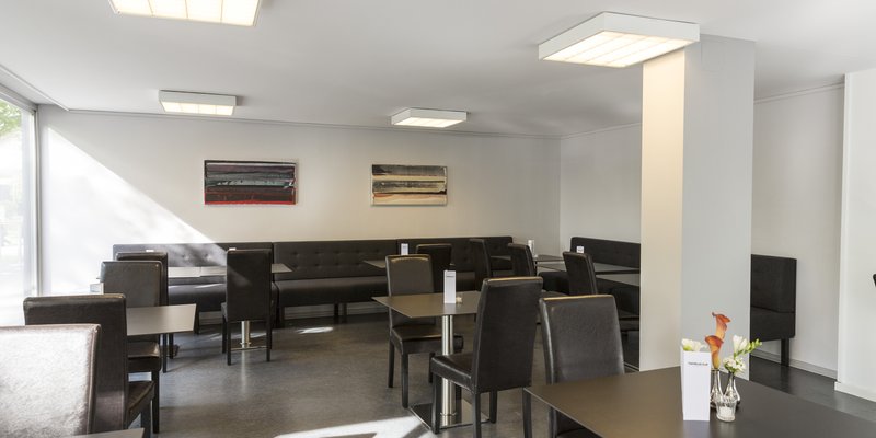 Film canteen and bar with a glass front, Grünwald