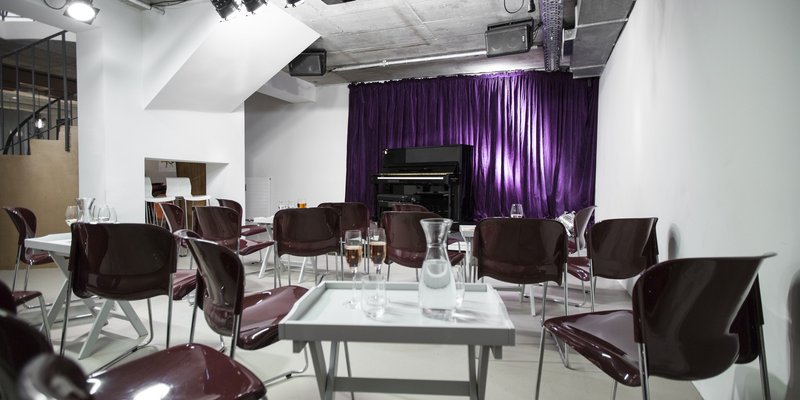 Kleine Location nahe der Oper, zwei Etagen