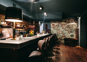 Bar im Gentlemans Stil mit tollen Cocktails