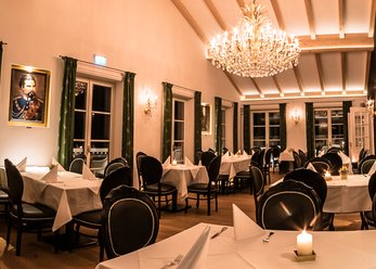 Restaurant mit Saal und Panoramaterrasse