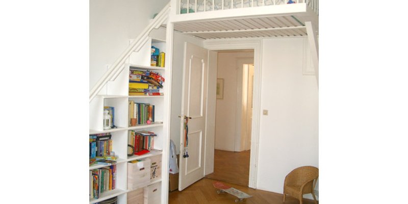 Altbau mit Flügeltü., Parkett, Stuck