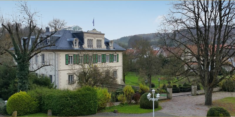 Landgut mit Festsaal, Terrasse und Hotel