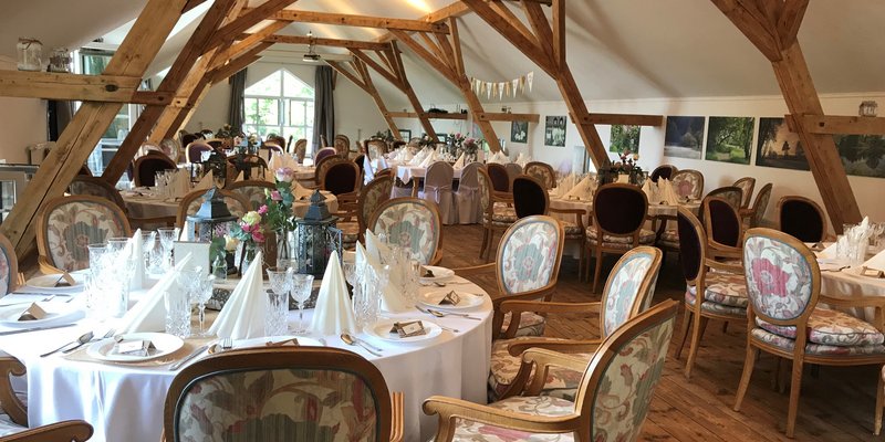 Berghof mit Pool und Blick auf die Berge