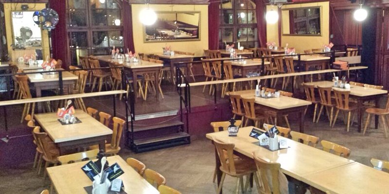 Theatersaal in Wirtshaus im Münchner Westen