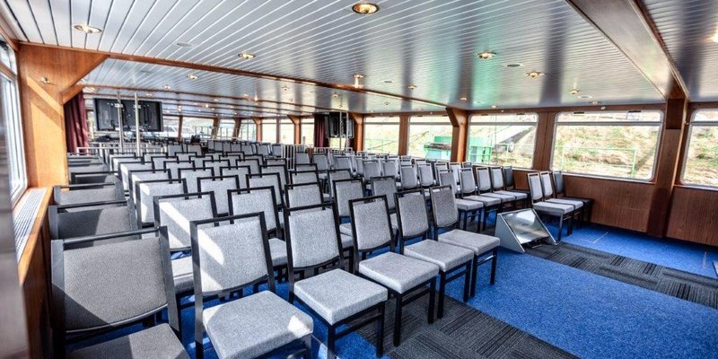 Schwimmende Eventlocation auf der Donau