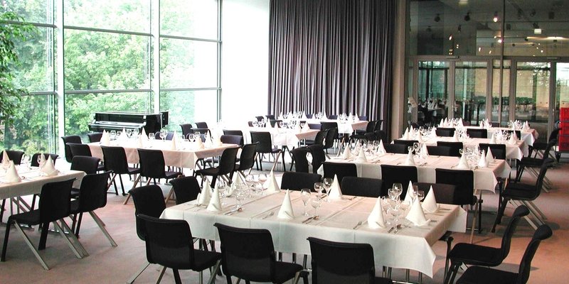 Architekt. ausgez. Kongresszentr. - Uranus / Saturn