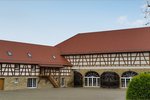 Landgut mit Festsaal, Terrasse und Hotel