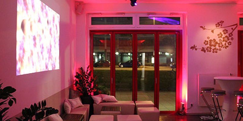 Moderne Location mit Terrasse, zentral