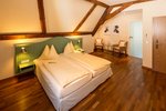 Hotel mit Gewölbekeller und Gartenwirtschaft