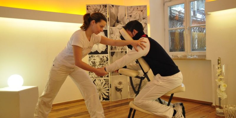 Mobile massage lounge for your event Mobile massage lounge for your event