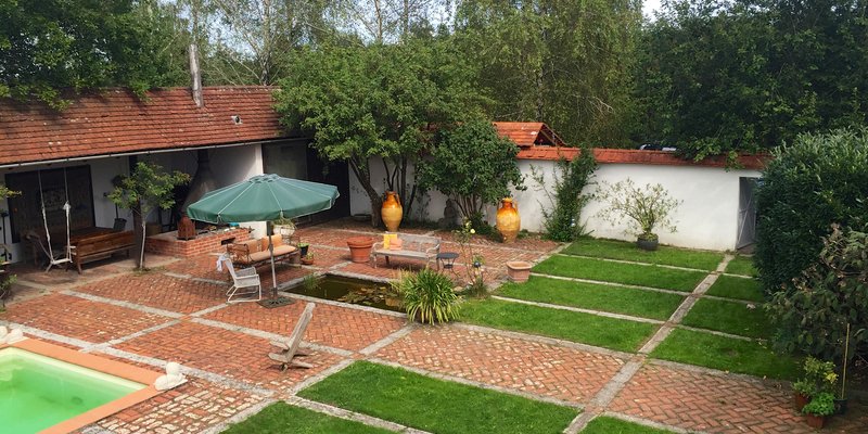 Freistehendes Landhaus mit Pool & Whirlpool