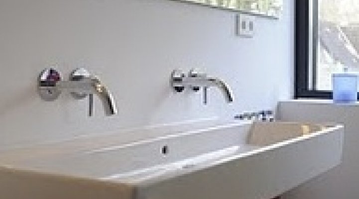 Architektenhaus mit Loftcharme - Großes Badezimmer
