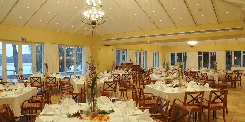 Schönes Rest. mit Seeblick